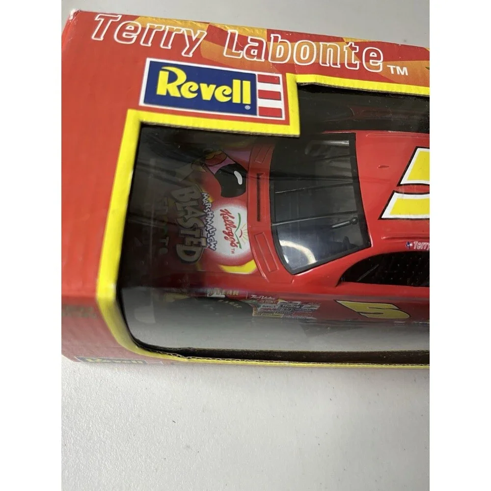 1/24 Revell 1998 NASCAR #5 Terry Labonte Blasted Fruit Loops Chevrolet